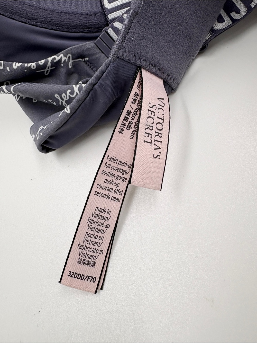 VS Victoria’s Secret Push Up Full Coverage Script Logo T-Shirt Bra 32DDD EUC - Picture 2 of 3